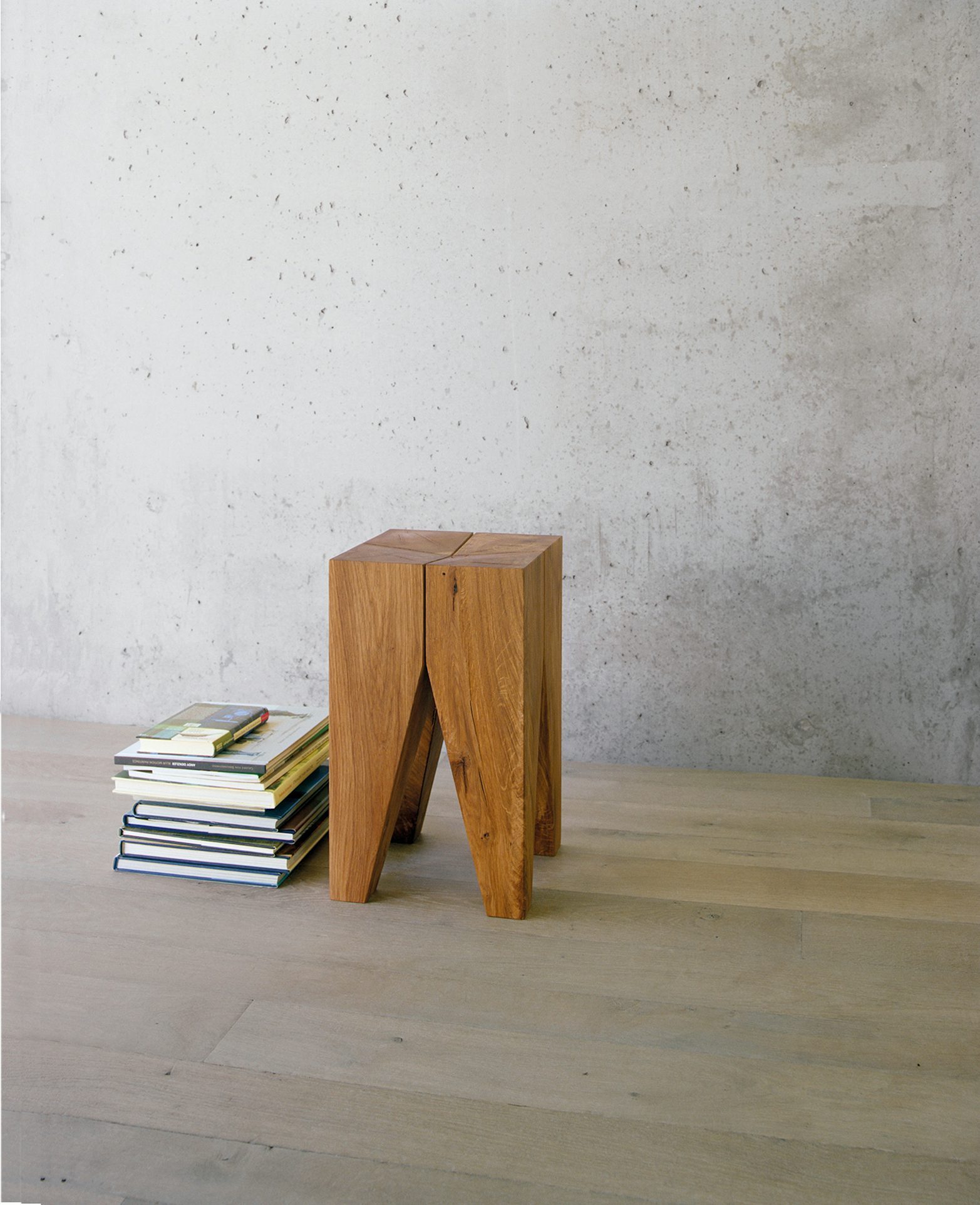 e15 backenzahn stool in oiled oak