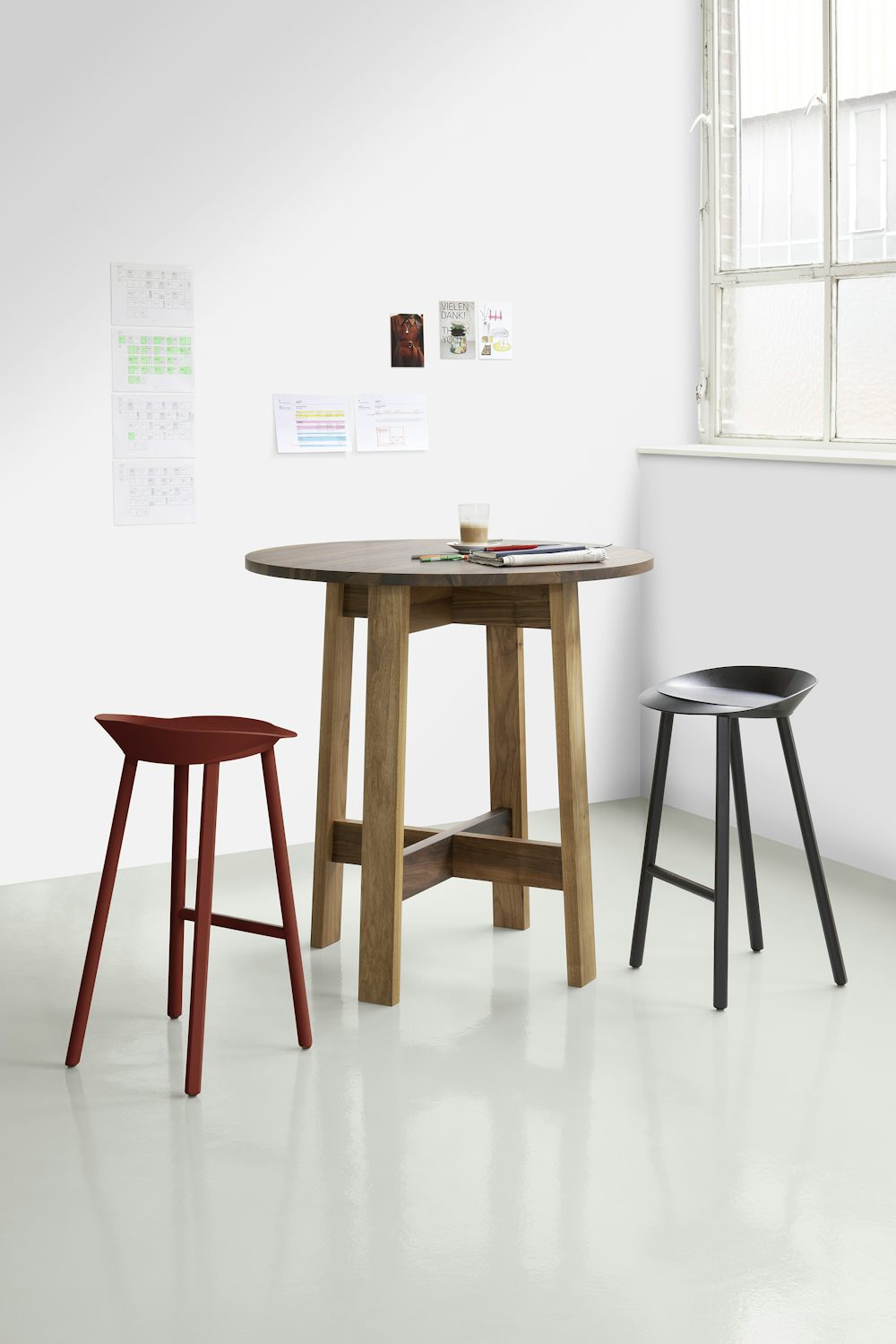 round basis high table by e15 furniture
