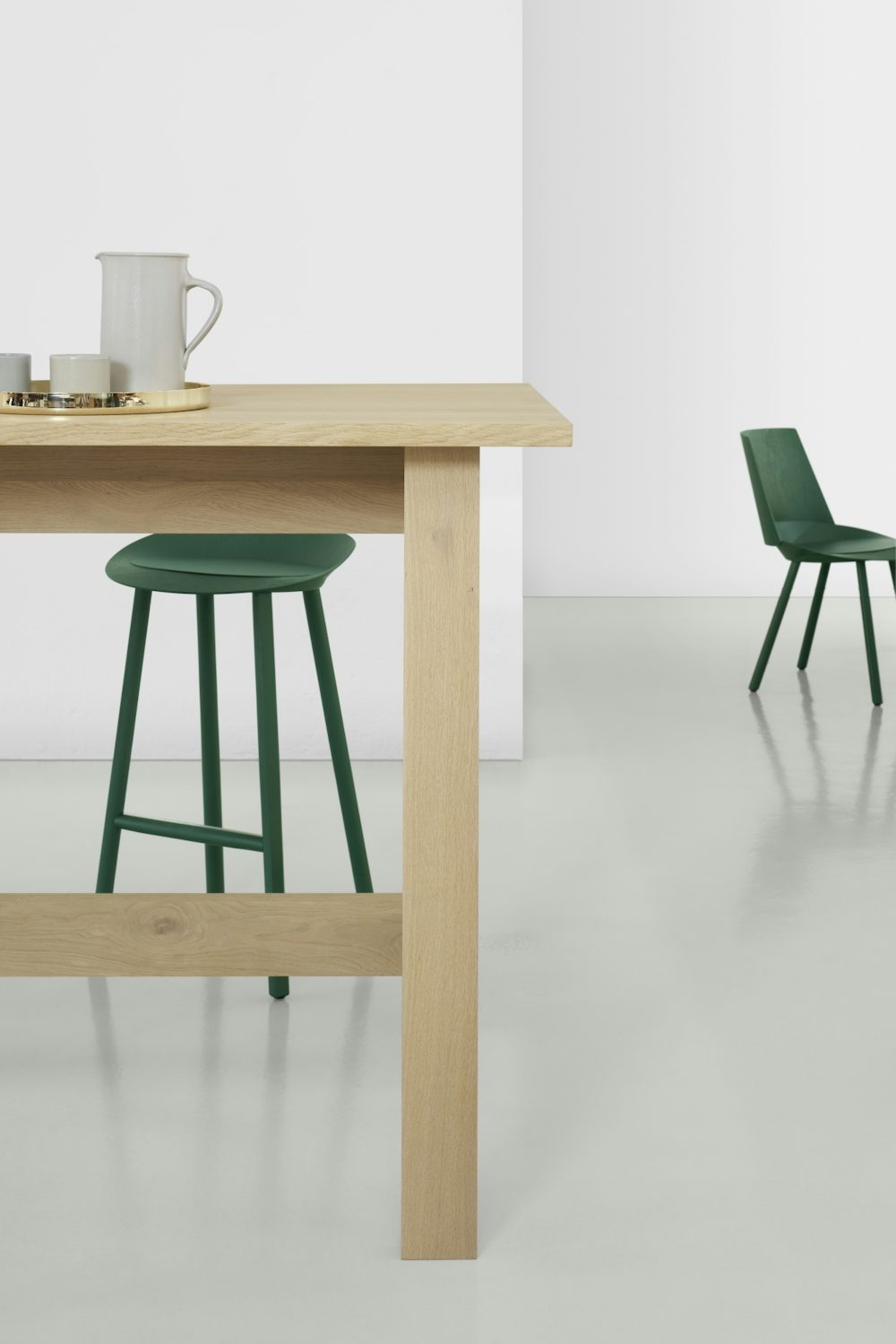 e15 basis high table with jean stool and houdini chair