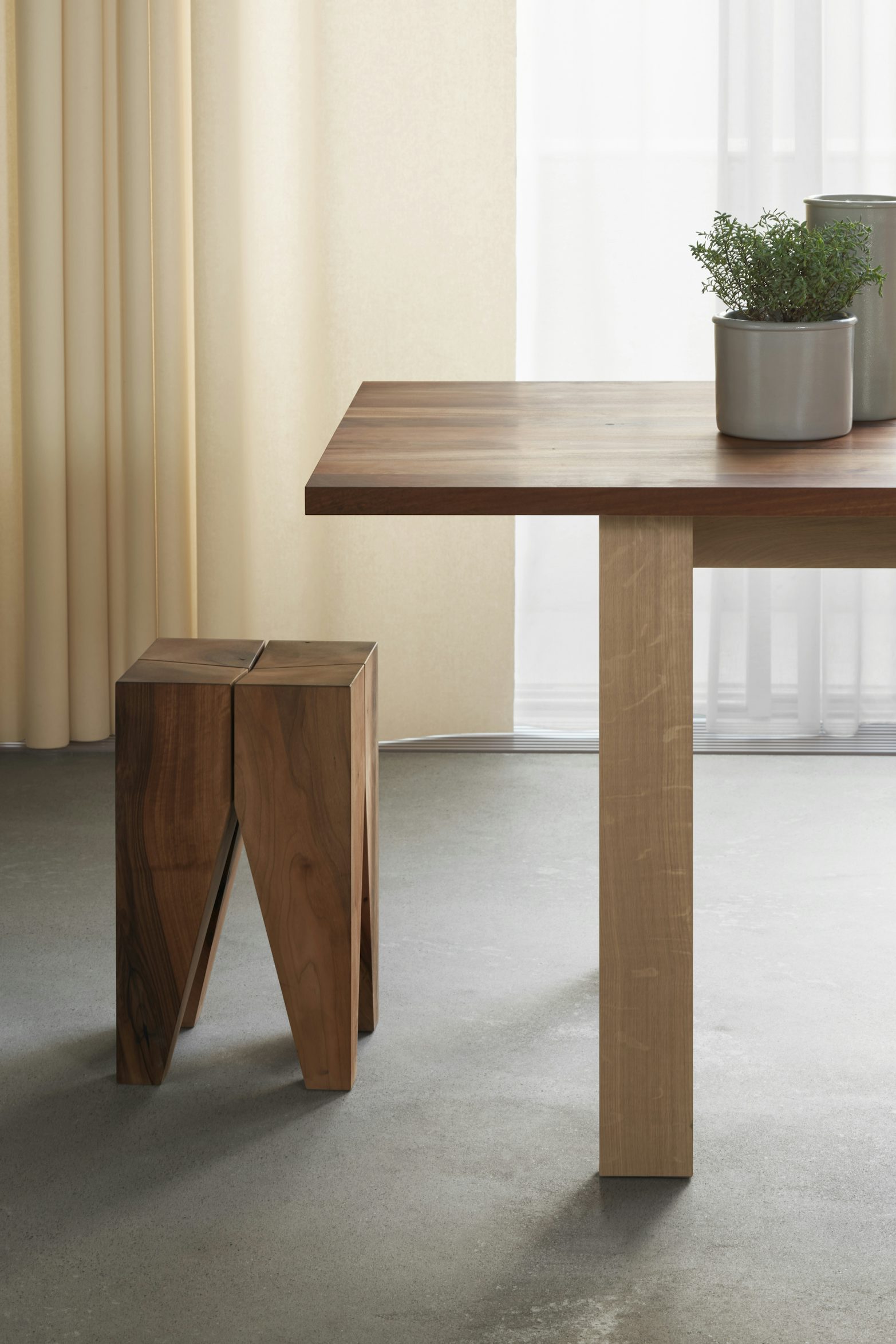 e15 basis table with backenzahn stool