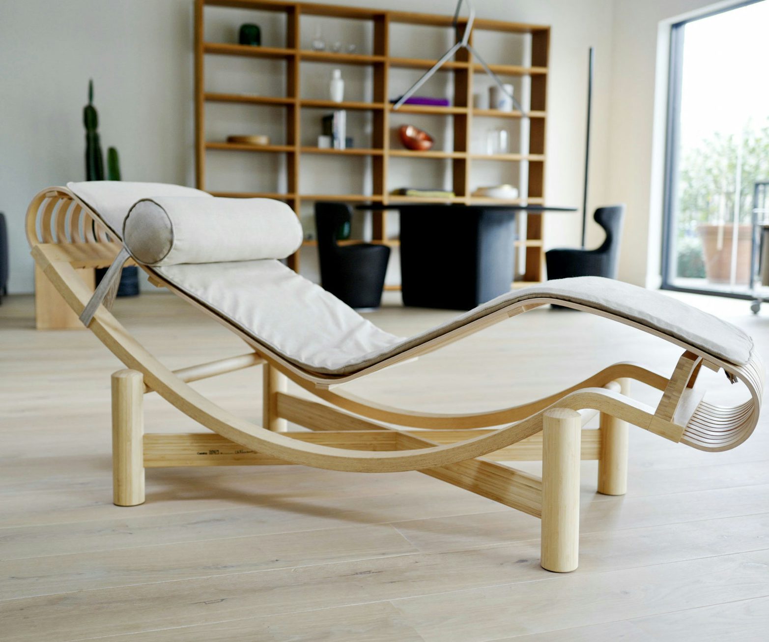Tokyo chaise charlotte perriand