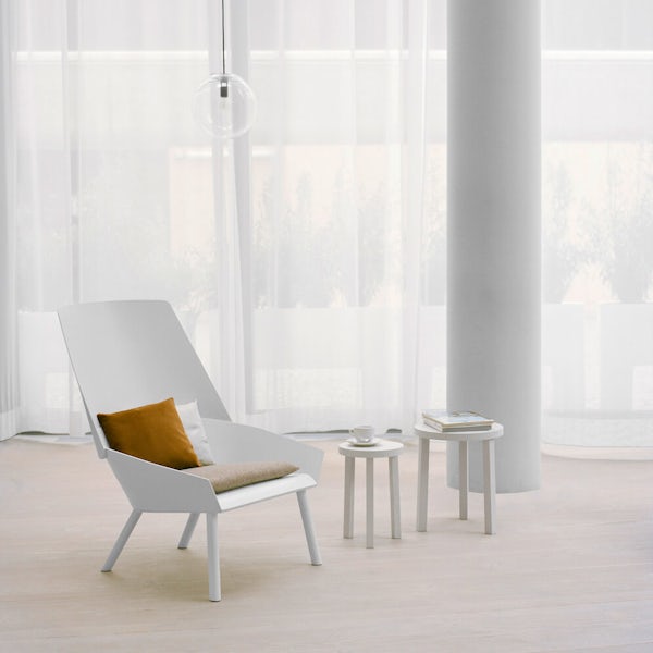 e15 eugene lounge chair with alex nesting tables