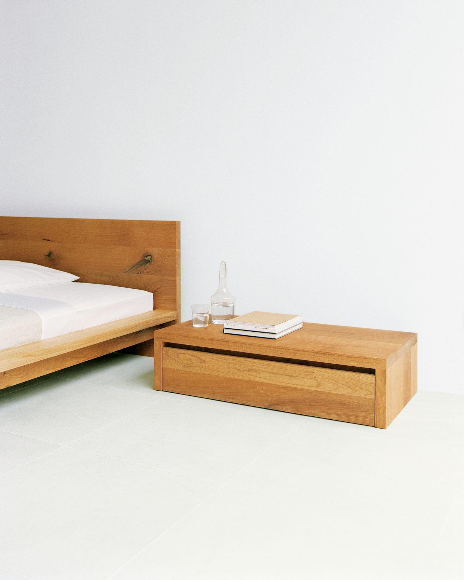 e15 mo bed with emil bedside table