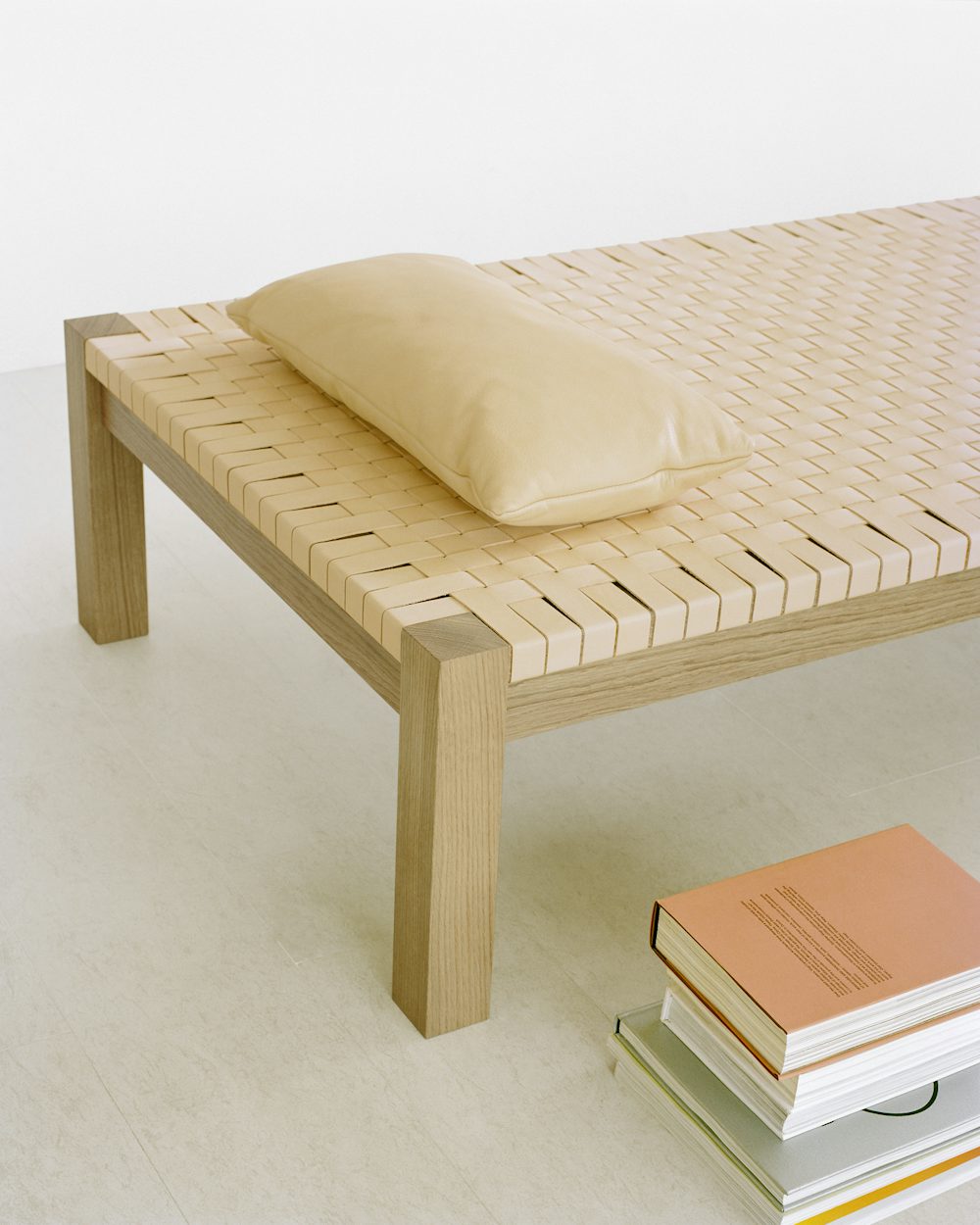 e15 theban daybed in natural leather by ferdinand kramer