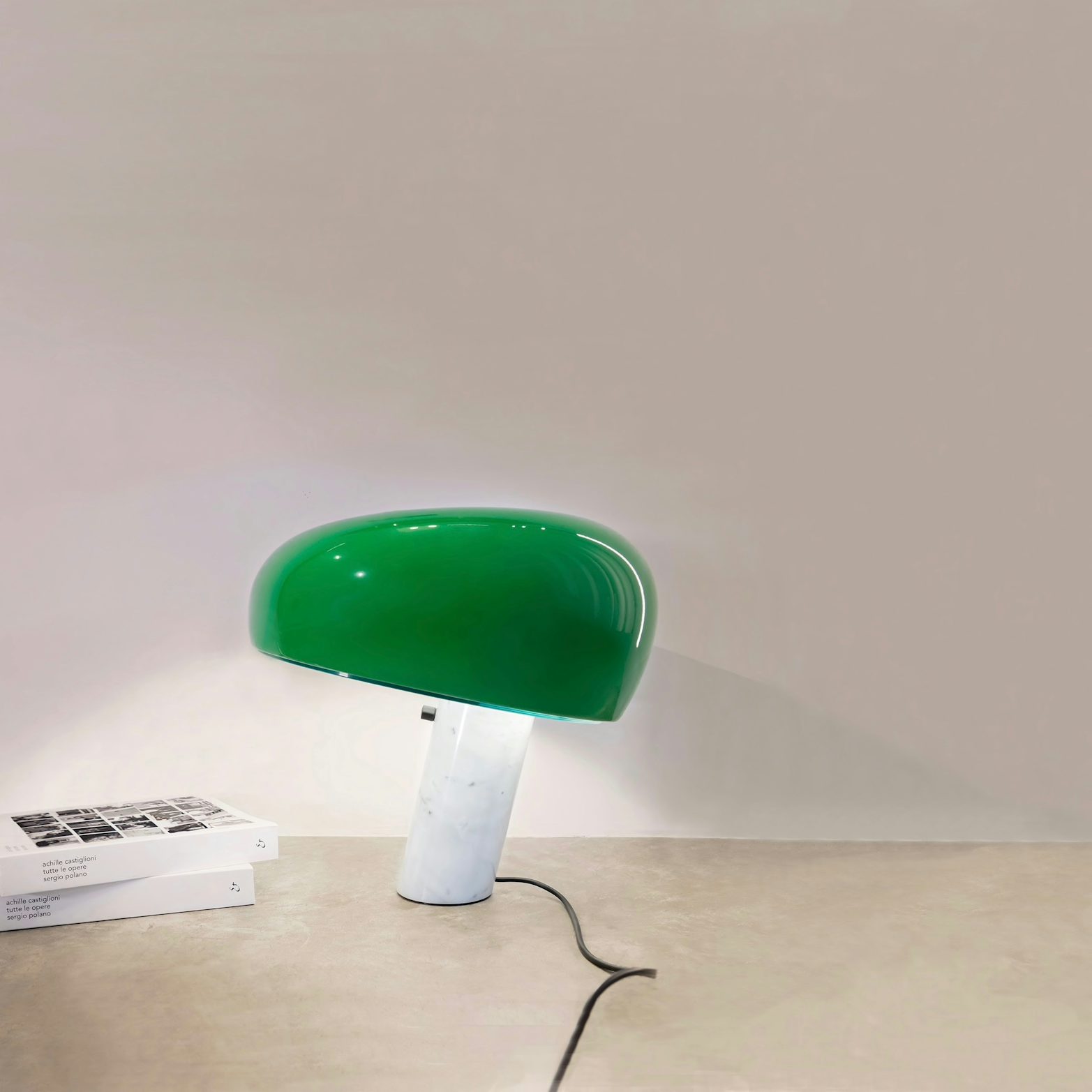 Snoopy-Table-Lamp-FLOS-44