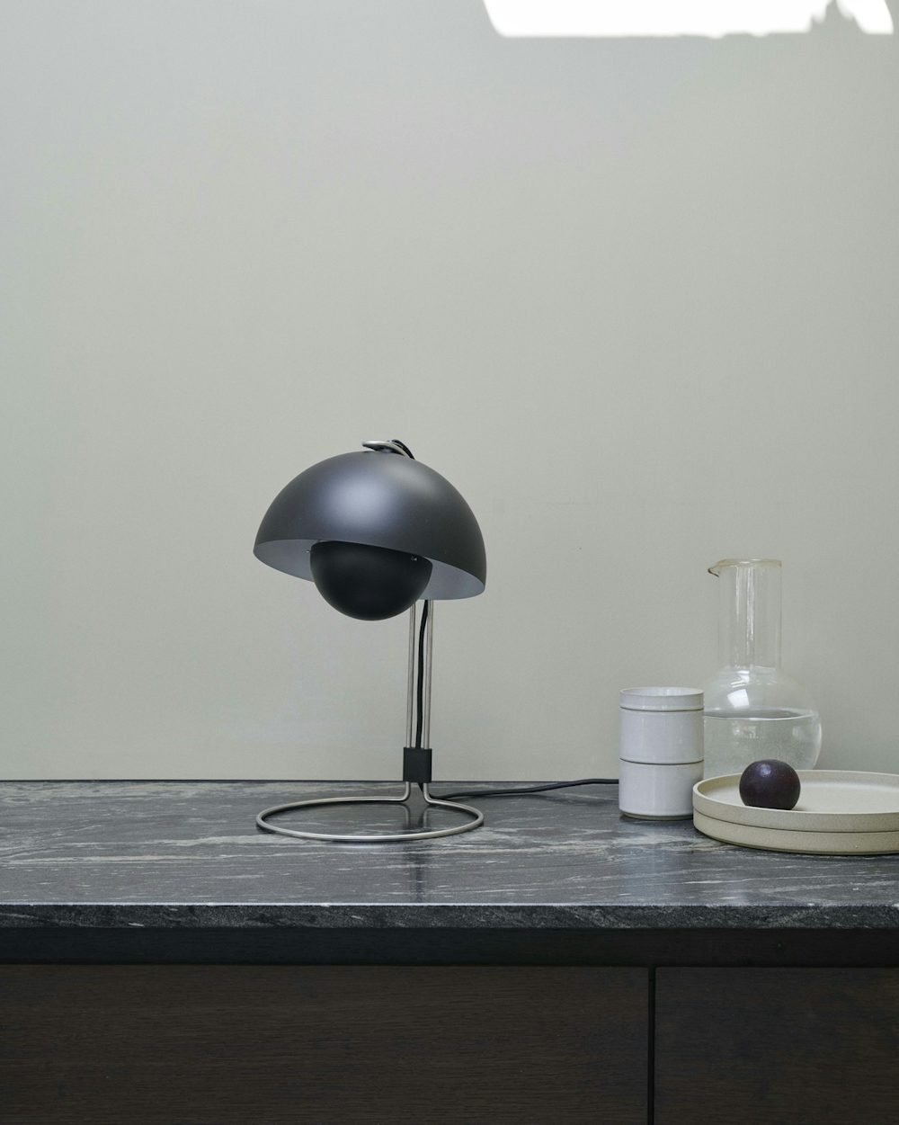 lidenskabelig utilgivelig slim FlowerPot Table Lamp, VP4 | Context Gallery