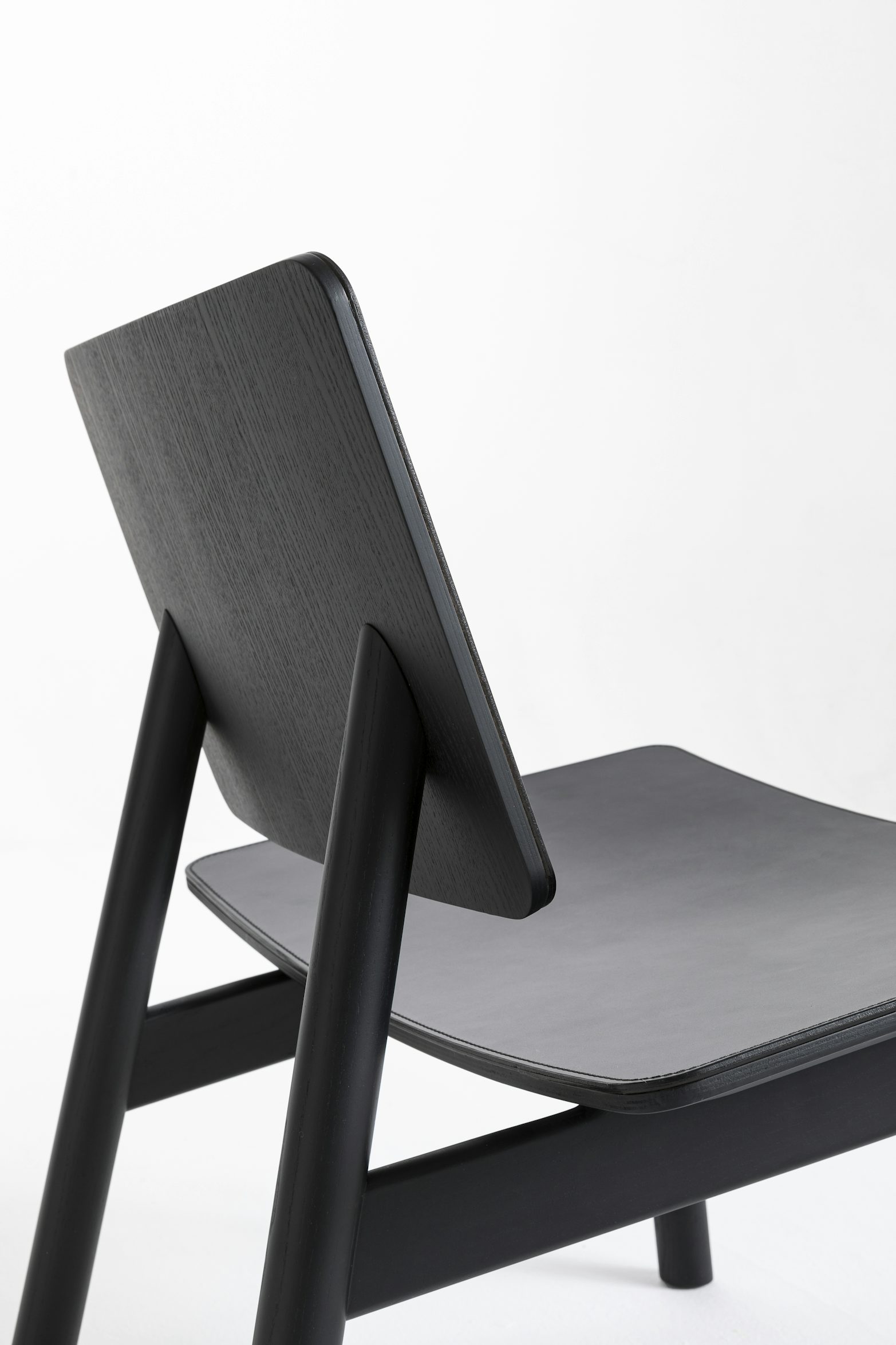 Hiroi chair jansky and dundera cappellini 5