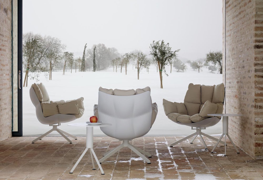 Husk-Outdoor-Lounge-Chair-CONTEXT-2
