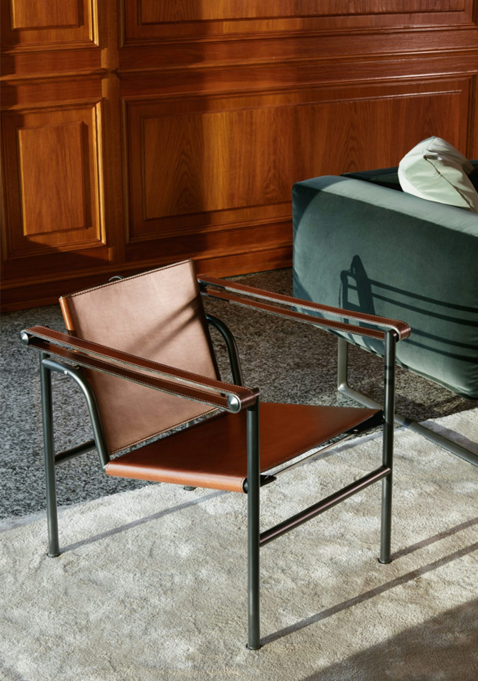 LC1 chair Le Corbusier Pierre Jeanneret Charlotte Perriand Cassina 5
