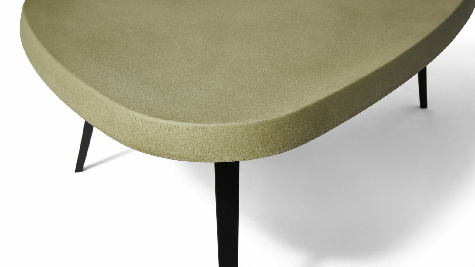 Mexique Outdoor Low Table Charlotte Perriand Cassina 2