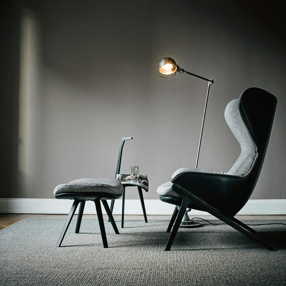 P22-Lounge-Chair-Cassina-6