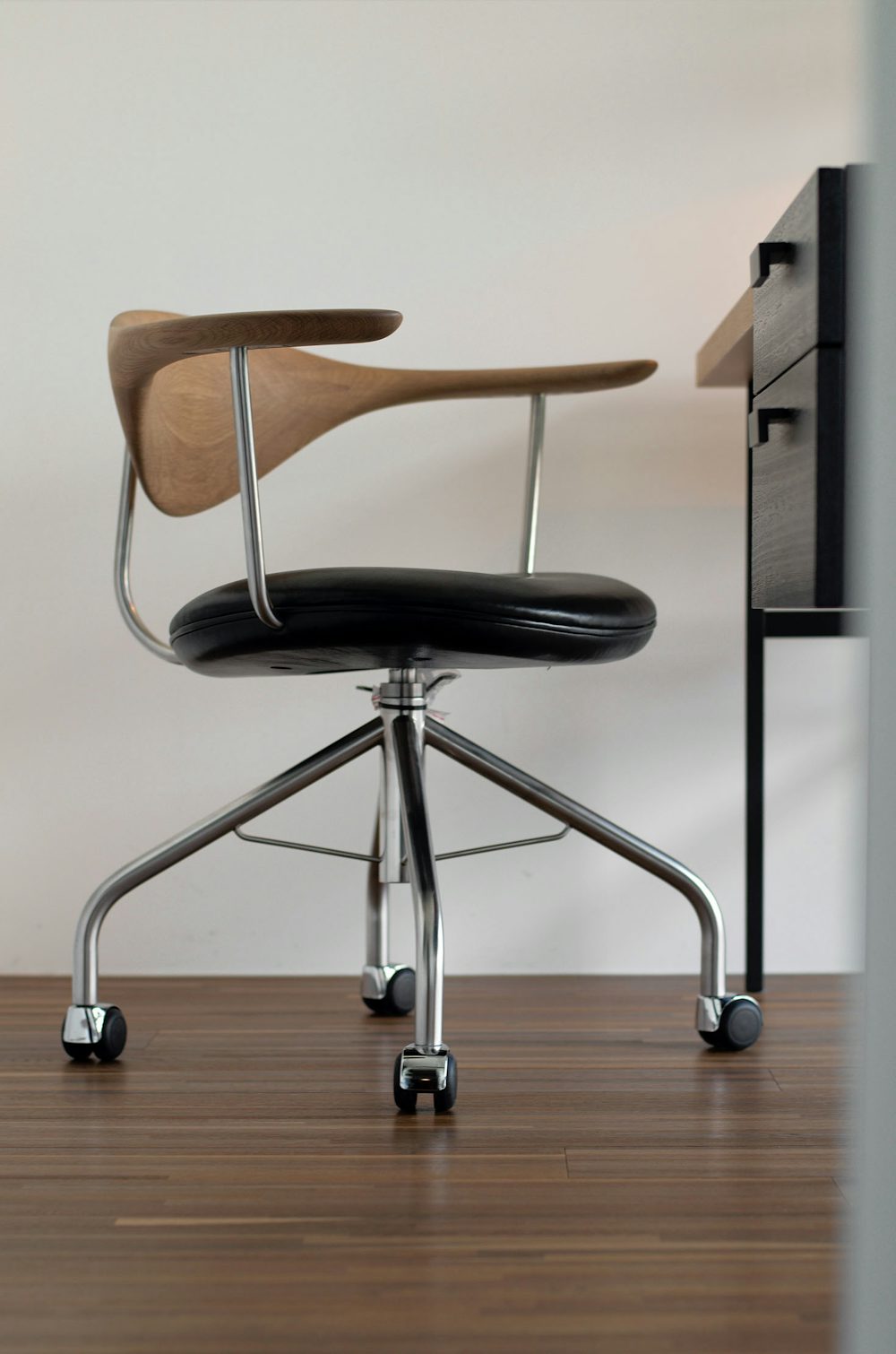 PP Mobler PP502 Swivel Chair Context Gallery 18