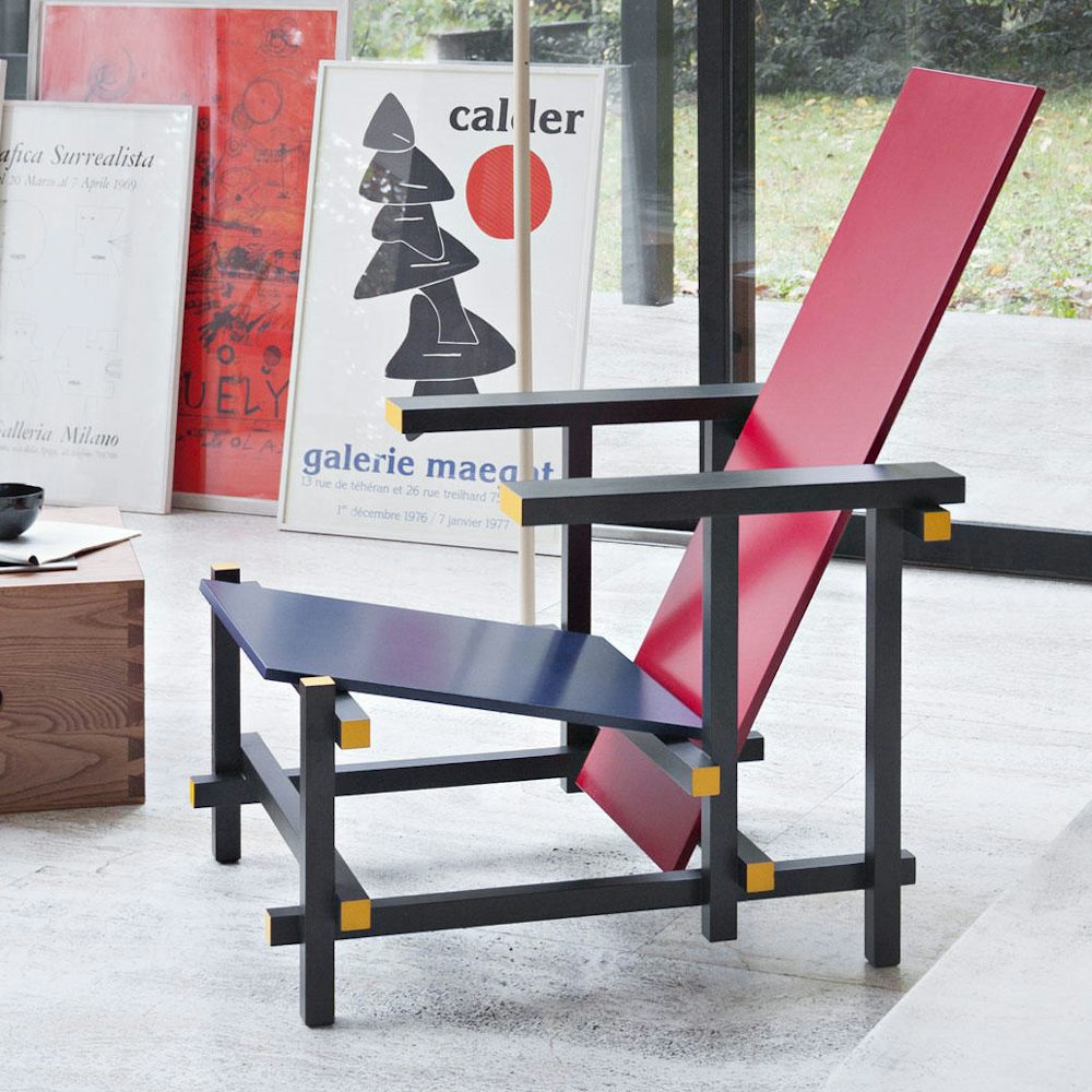 Red and blue chair Gerrit Rietveld Cassina 1 2