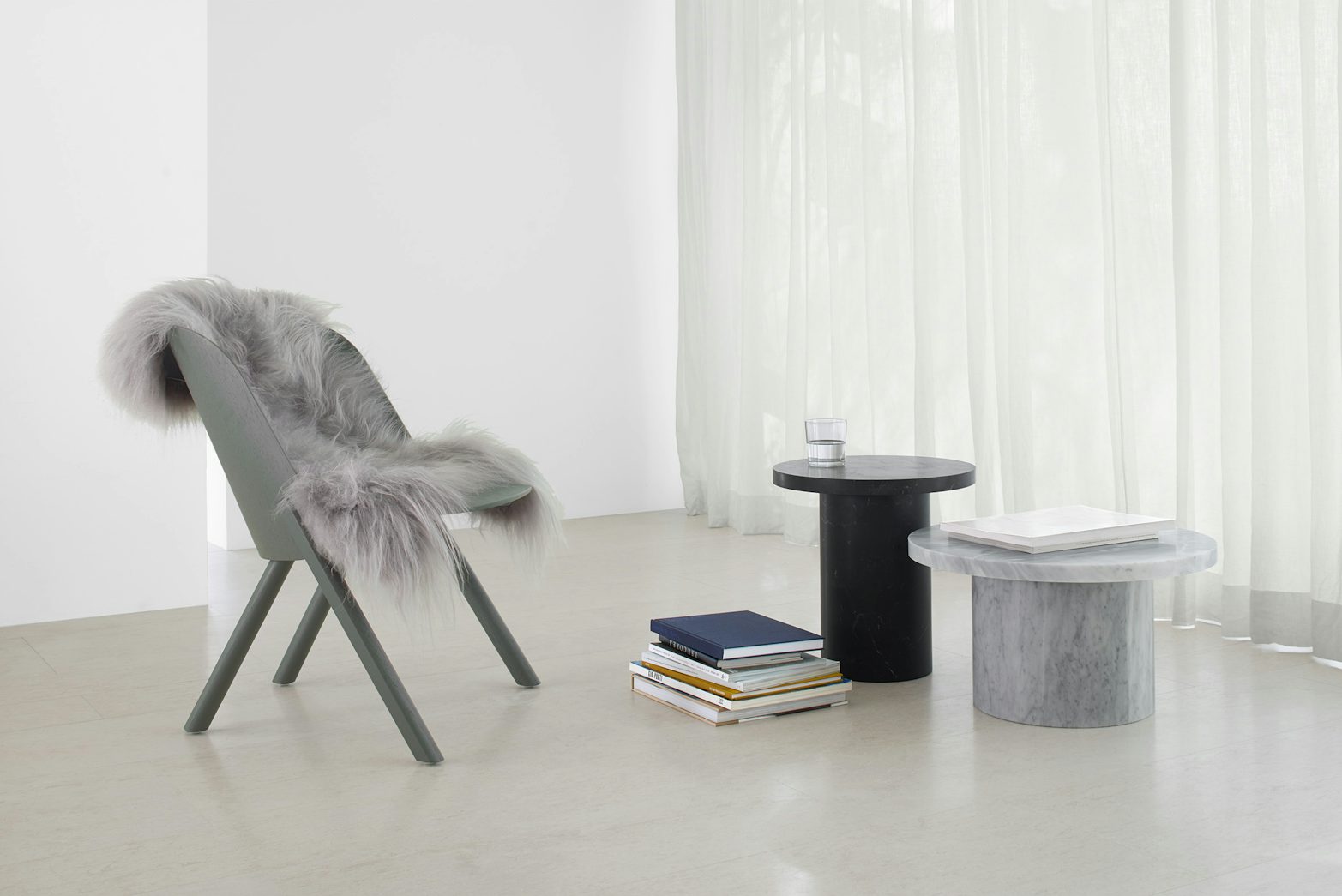 e15 that lounge chair with enoki side tables